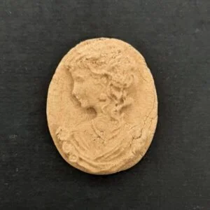 Ξυλόγλυπτο Διακοσμητικό Καμέο (Cameo) 3εκ. Χ 2,4εκ.