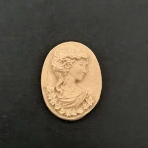 Ξυλόγλυπτο Διακοσμητικό Καμέο (Cameo) 3εκ. Χ 2,4εκ.